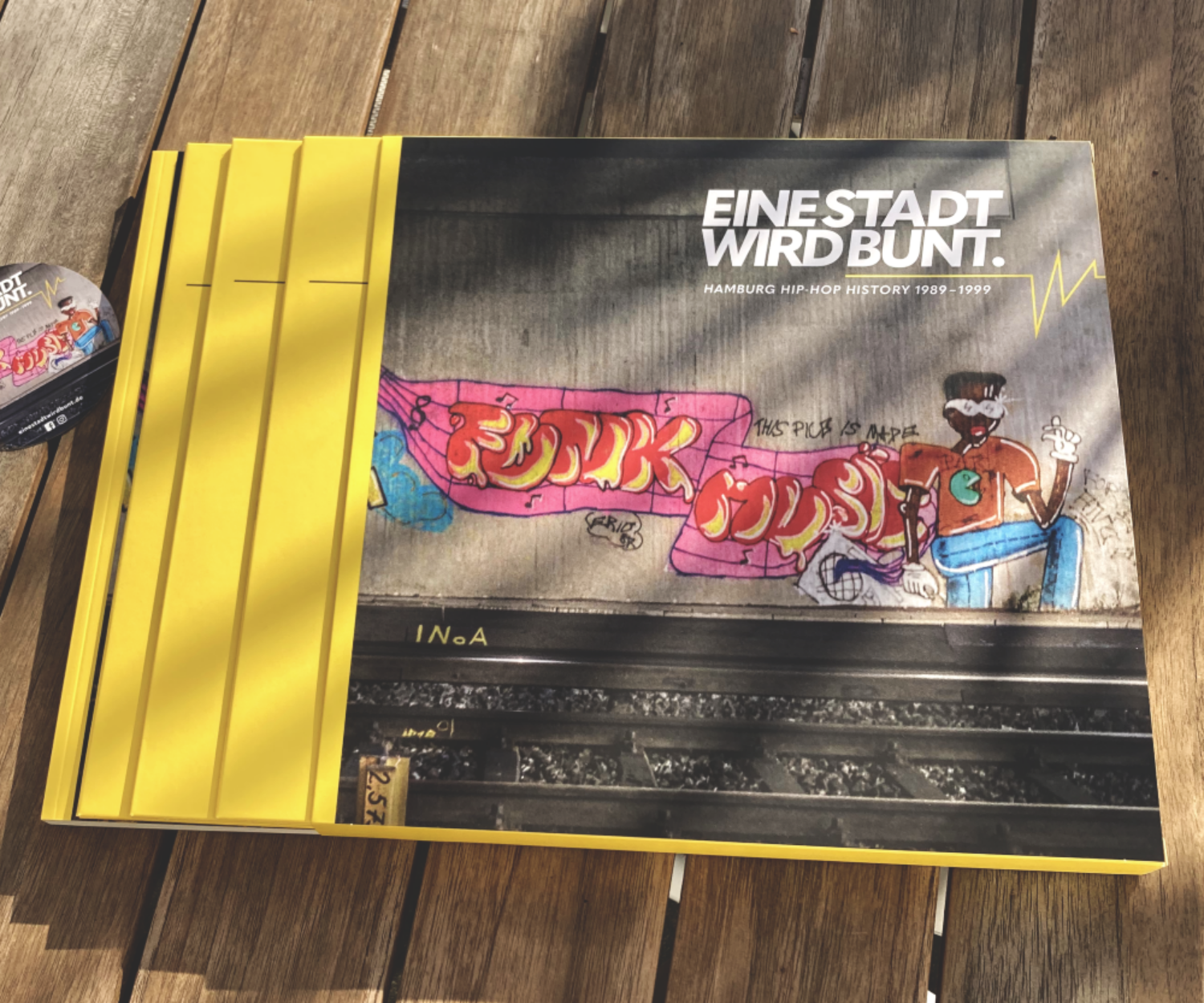 Foto von der Compilation "EINE STADT WIRD BUNT."