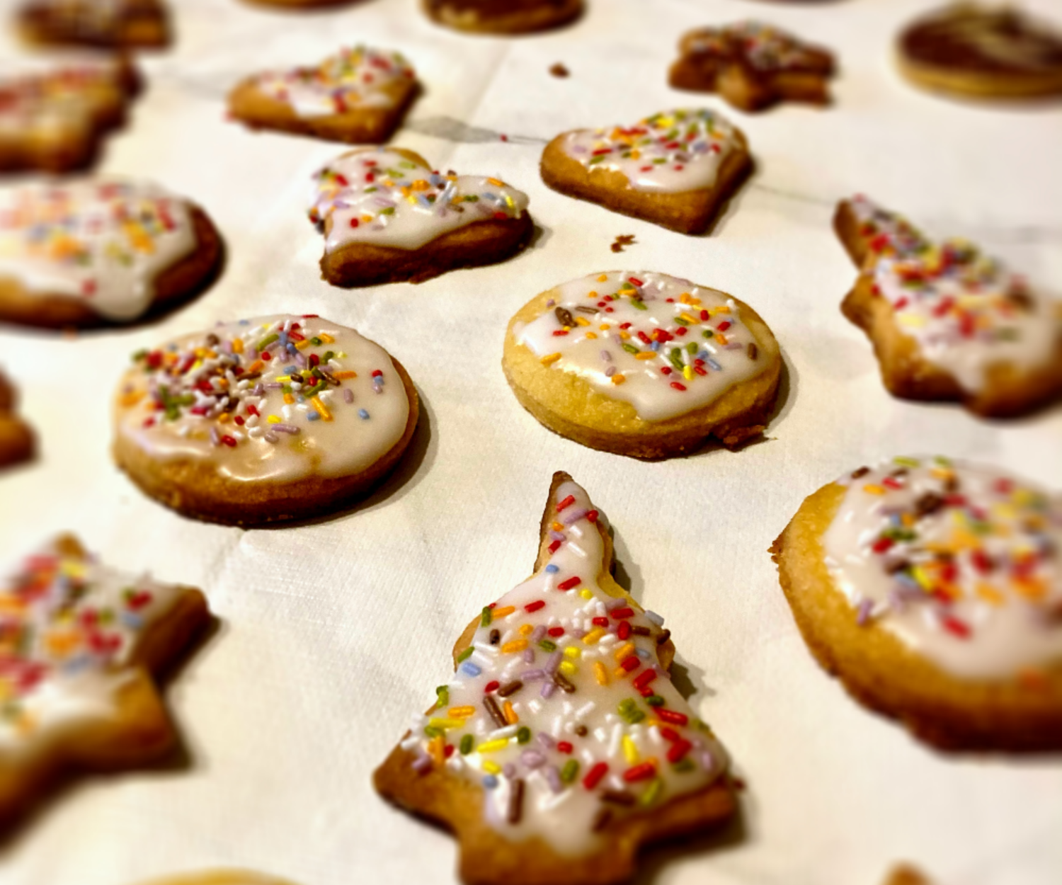 Weihnachtskekse mit Streuseln