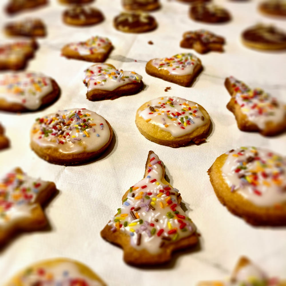 Weihnachtskekse mit Streuseln